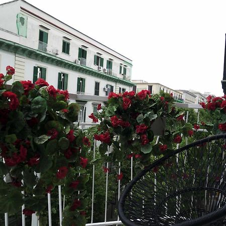Chez Anna B&B - Adults Only Napoli Bagian luar foto