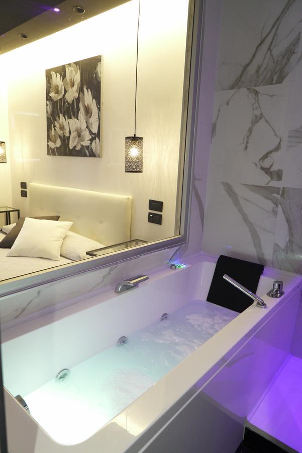 Chez Anna B&B - Adults Only Napoli Bagian luar foto