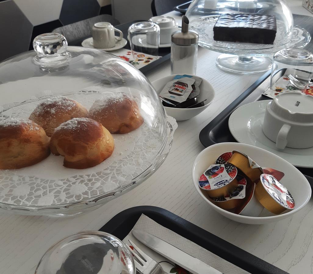 Chez Anna B&B - Adults Only Napoli Bagian luar foto